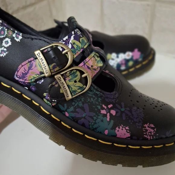 Dr. Martens Mary Jane Black Floral Buckle Shoes Size 6 NEW - Picture 3 of 6